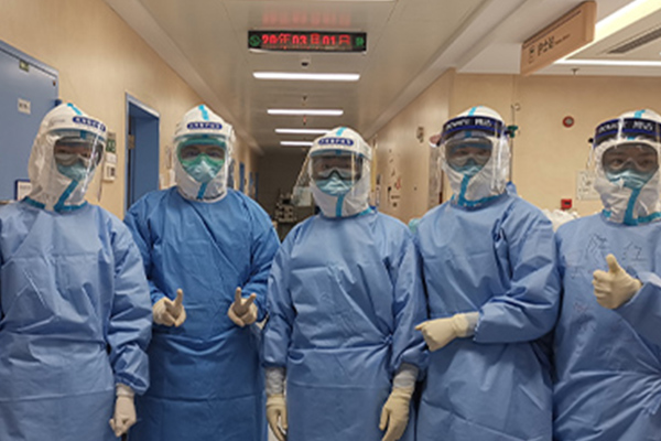 "Red Detachment of Women" in ICU: Stick to the last line of defense